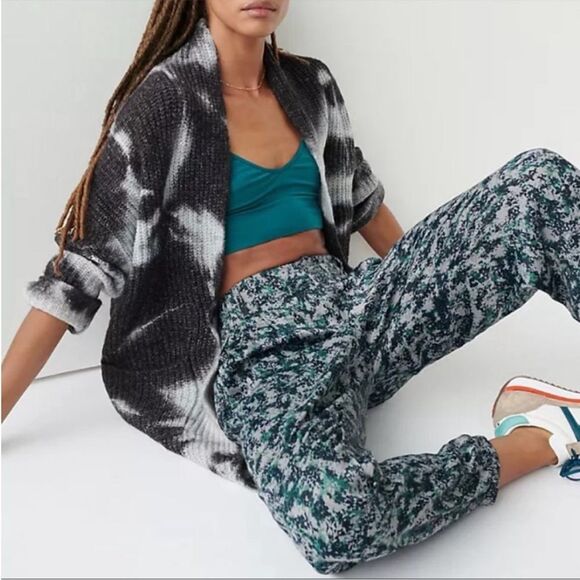 Anthropologie Diandra Pleated Joggers in Green Motif, Size 2 NWOT